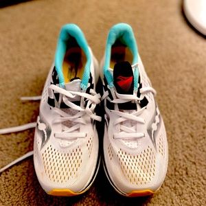 Saucony Endorphin with Speedroll Technology. Size 7.5. Never Worn